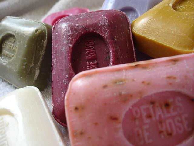 Understanding the Application Experience of Exfoliating Pads and Liquid Toners