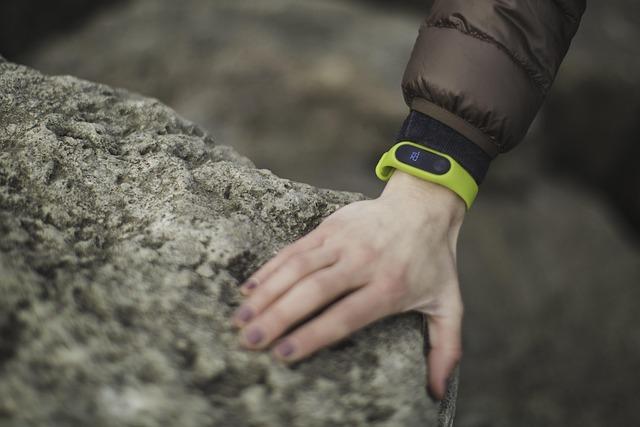 Comparing Battery Life and Device Compatibility for Seamless Integration
